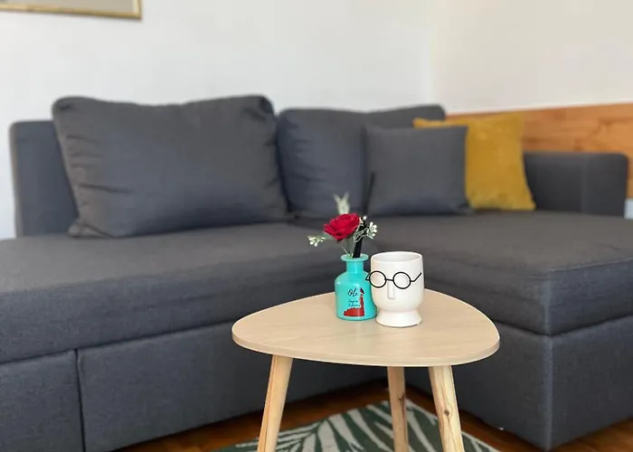 Nestoria 아파트 *